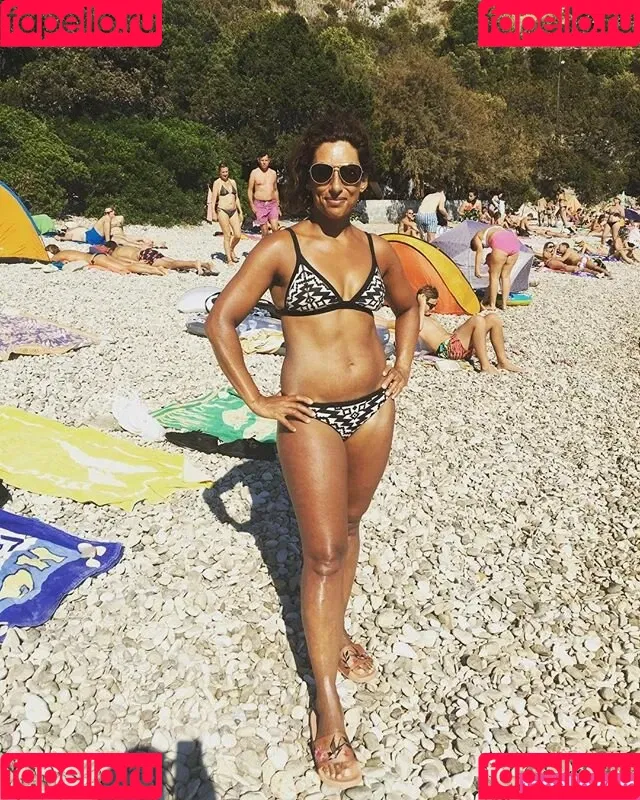Saira Khan / iamsairakhan / sairasbum Onlyfans Photo Gallery 