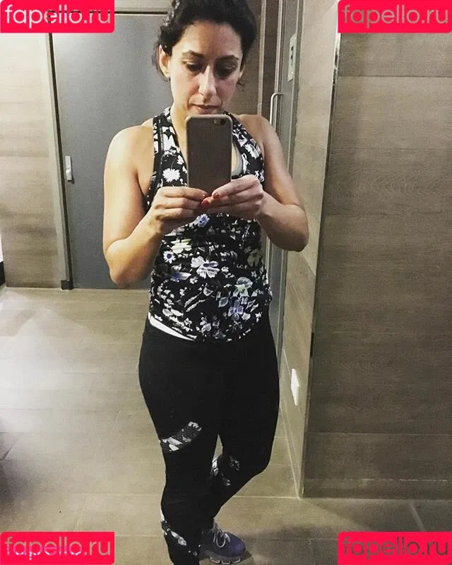 Saira Khan / iamsairakhan / sairasbum Onlyfans Photo Gallery 