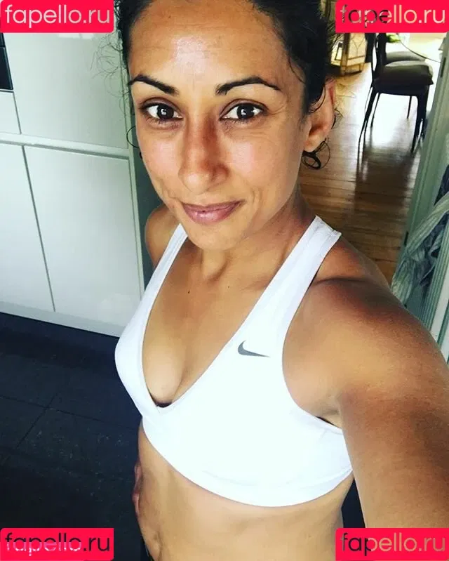 Saira Khan / iamsairakhan / sairasbum Onlyfans Photo Gallery 