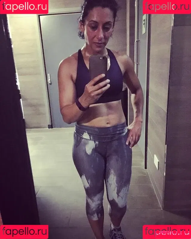 Saira Khan / iamsairakhan / sairasbum Onlyfans Photo Gallery 