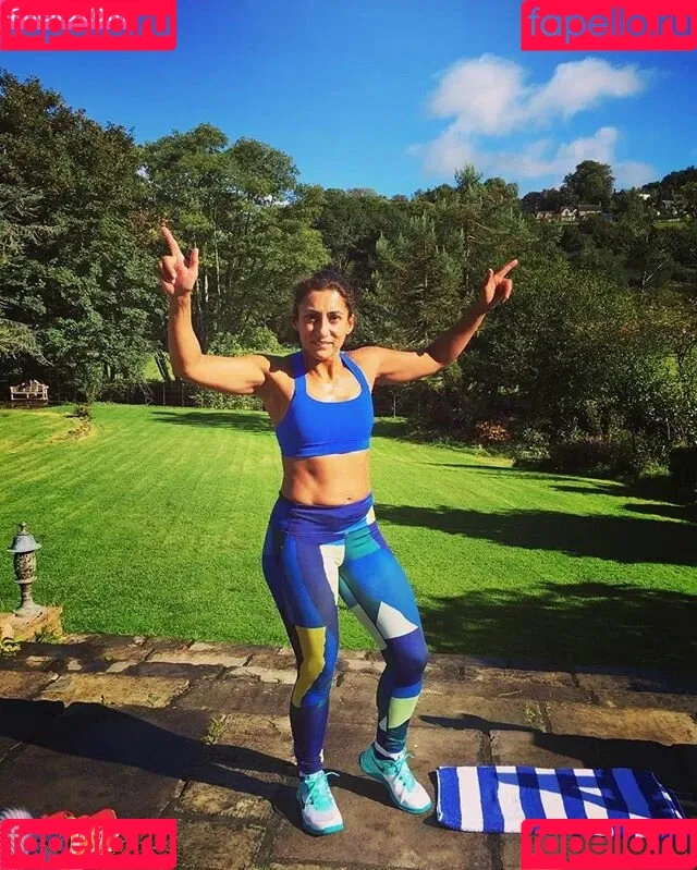 Saira Khan / iamsairakhan / sairasbum Onlyfans Photo Gallery 