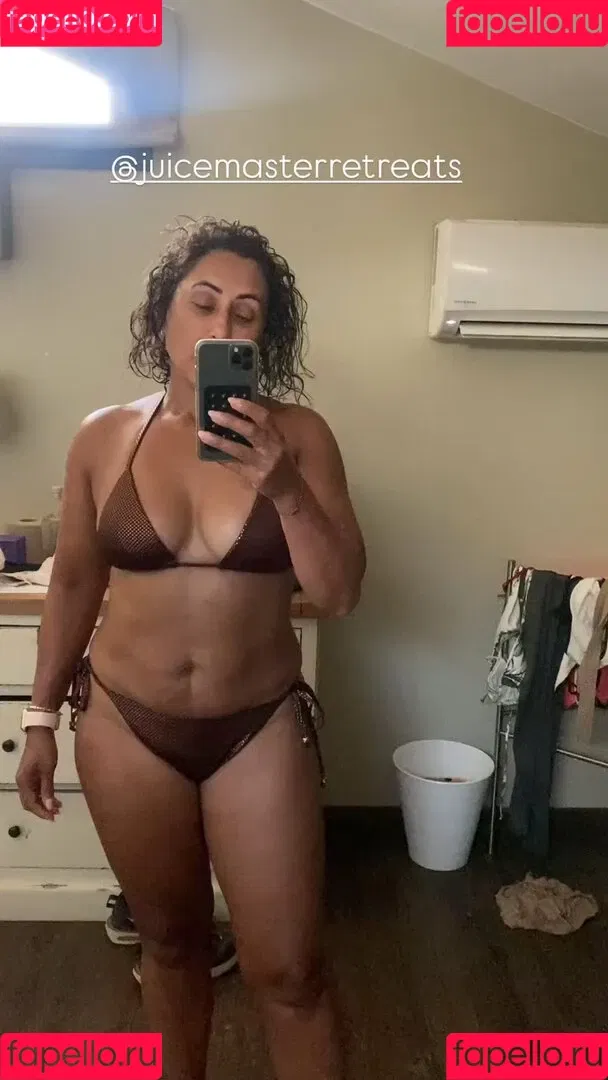 Saira Khan / iamsairakhan / sairasbum Onlyfans Photo Gallery 