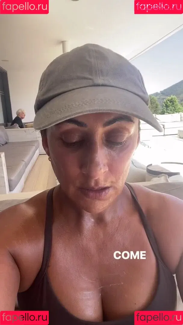 Saira Khan / iamsairakhan / sairasbum Onlyfans Photo Gallery 
