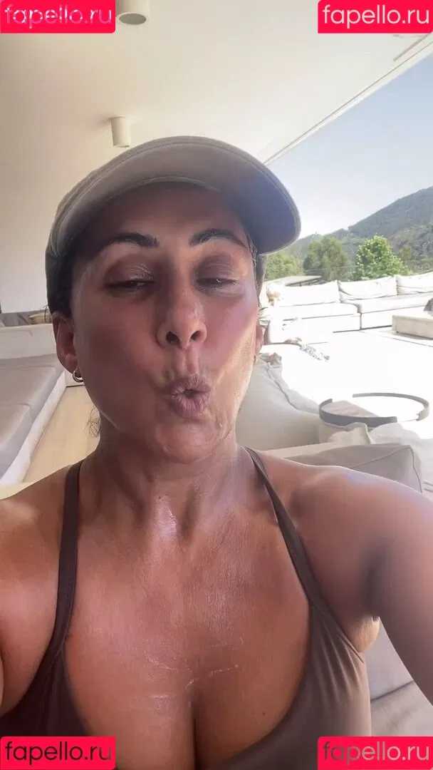 Saira Khan / iamsairakhan / sairasbum Onlyfans Photo Gallery 