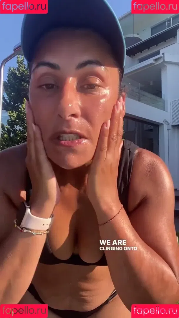 Saira Khan / iamsairakhan / sairasbum Onlyfans Photo Gallery 