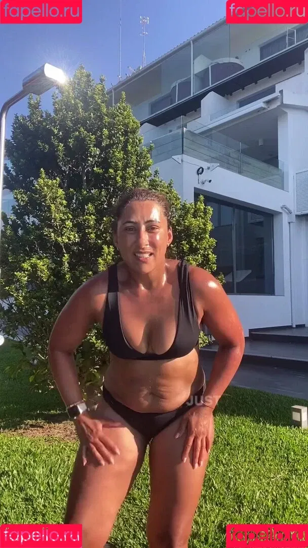Saira Khan / iamsairakhan / sairasbum Onlyfans Photo Gallery 