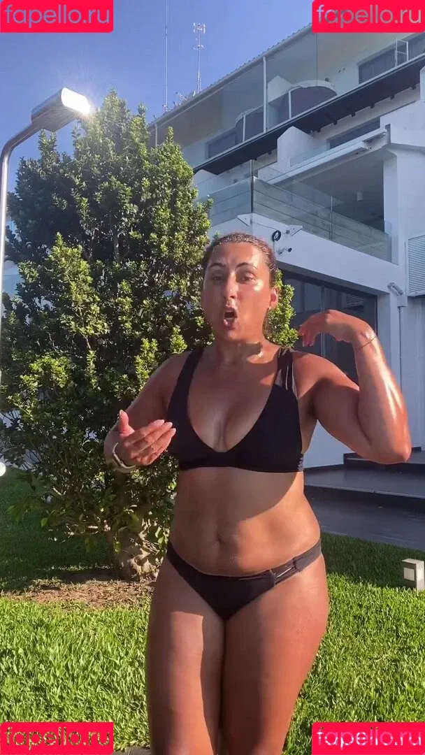 Saira Khan / iamsairakhan / sairasbum Onlyfans Photo Gallery 