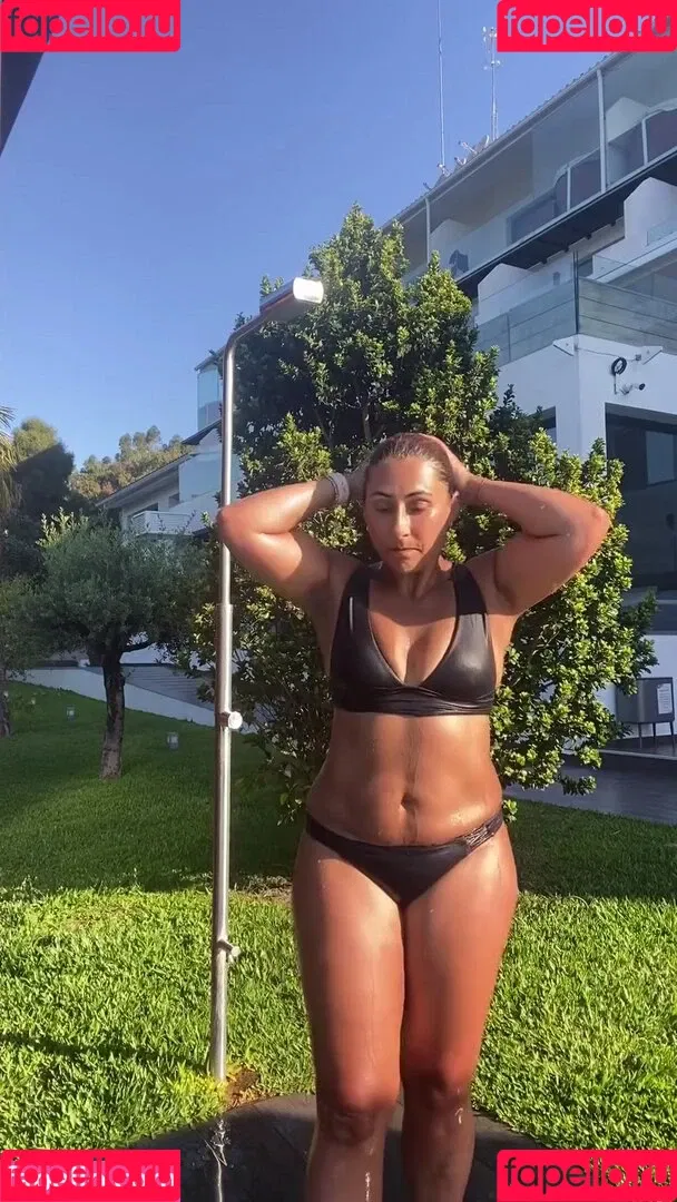 Saira Khan / iamsairakhan / sairasbum Onlyfans Photo Gallery 
