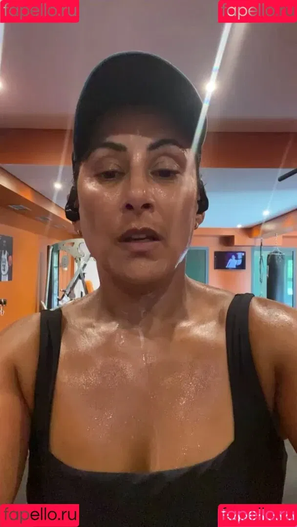 Saira Khan / iamsairakhan / sairasbum Onlyfans Photo Gallery 