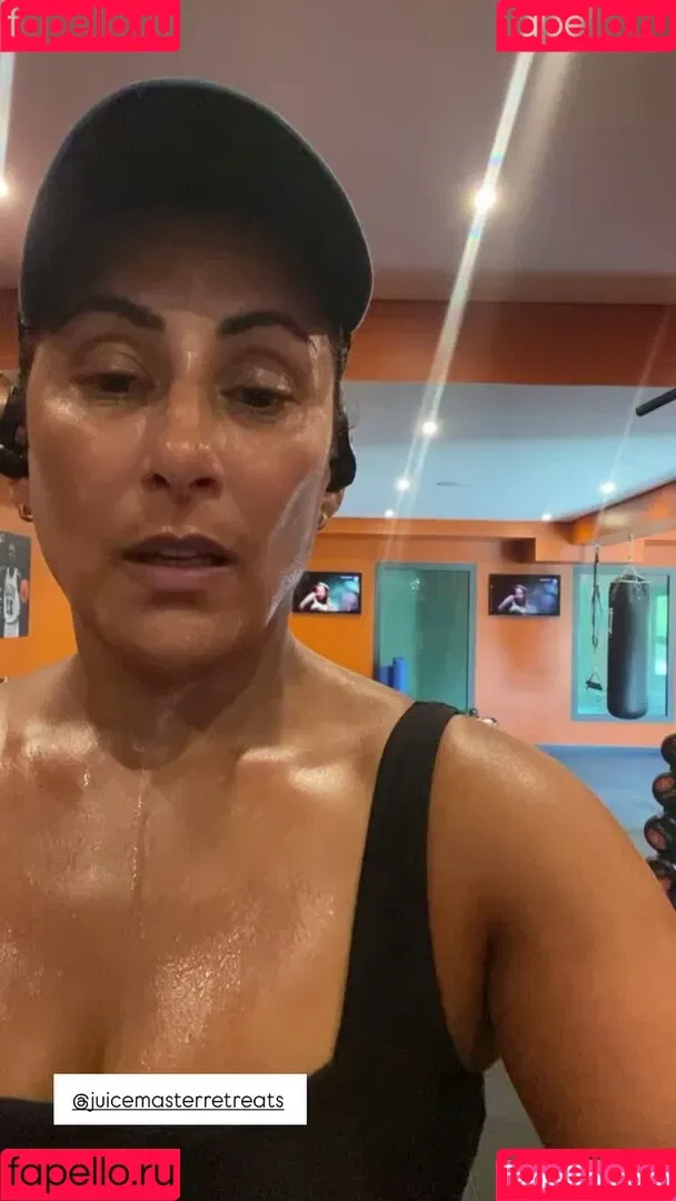 Saira Khan / iamsairakhan / sairasbum Onlyfans Photo Gallery 