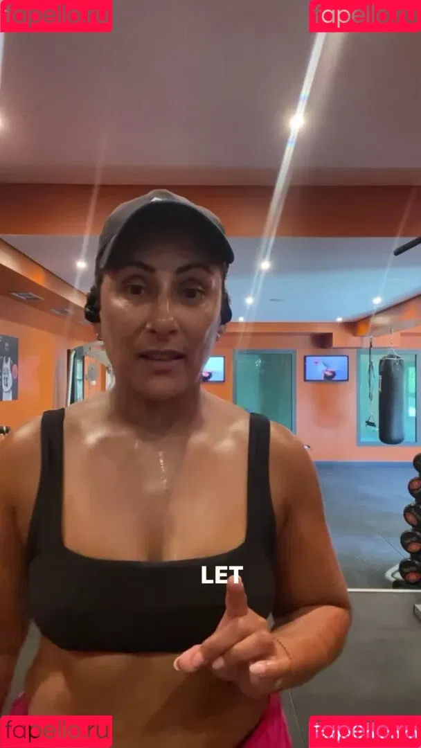 Saira Khan / iamsairakhan / sairasbum Onlyfans Photo Gallery 
