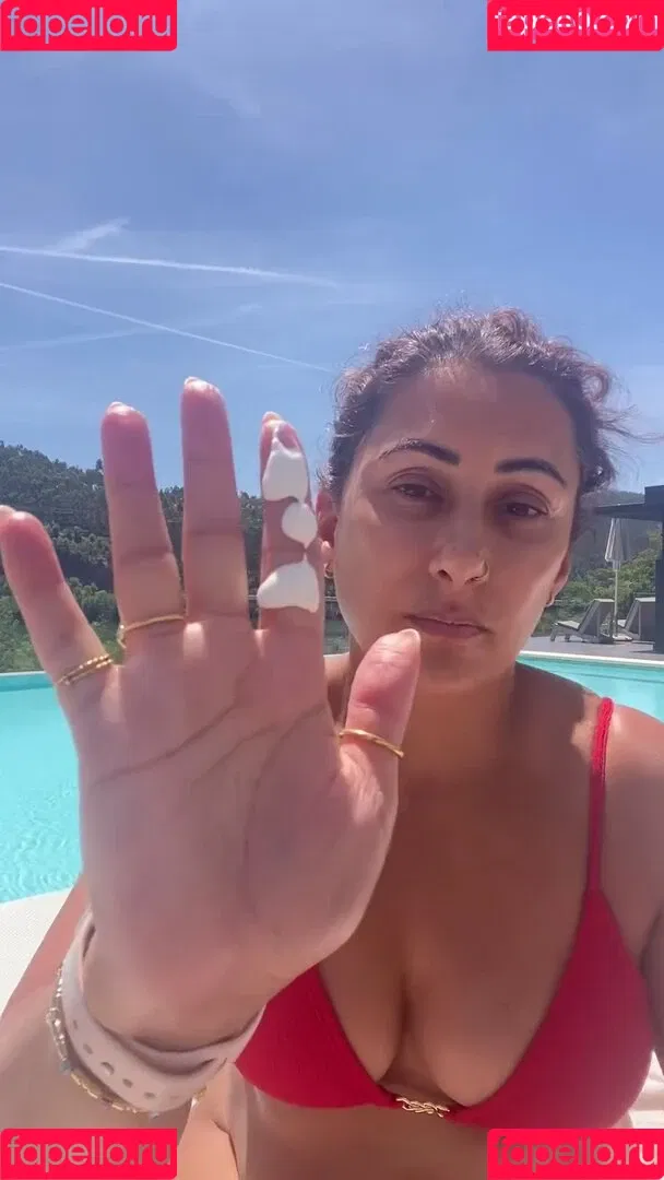 Saira Khan / iamsairakhan / sairasbum Onlyfans Photo Gallery 
