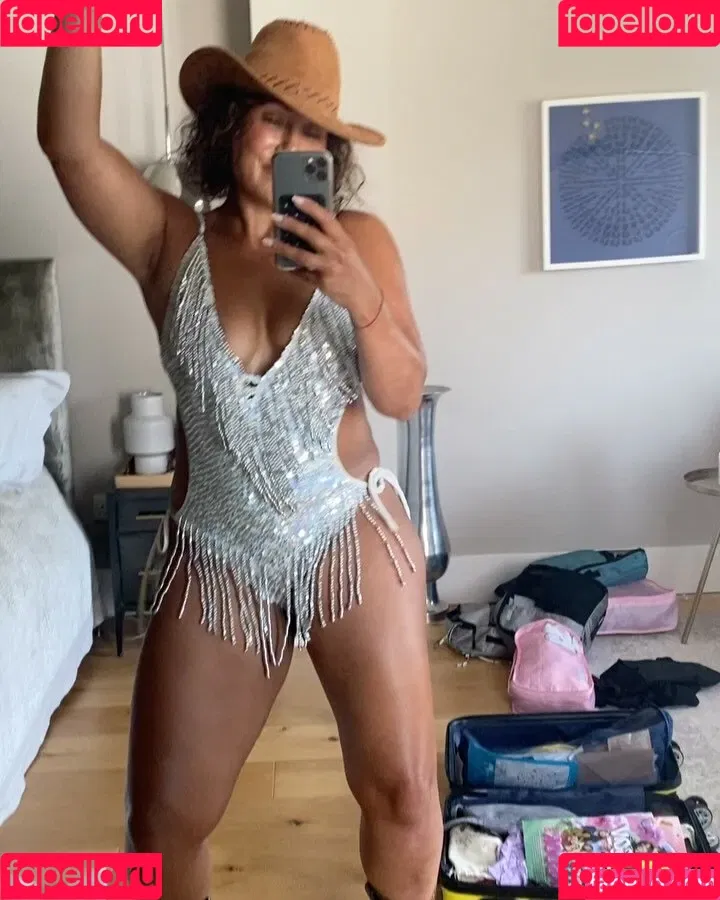 Saira Khan / iamsairakhan / sairasbum Onlyfans Photo Gallery 
