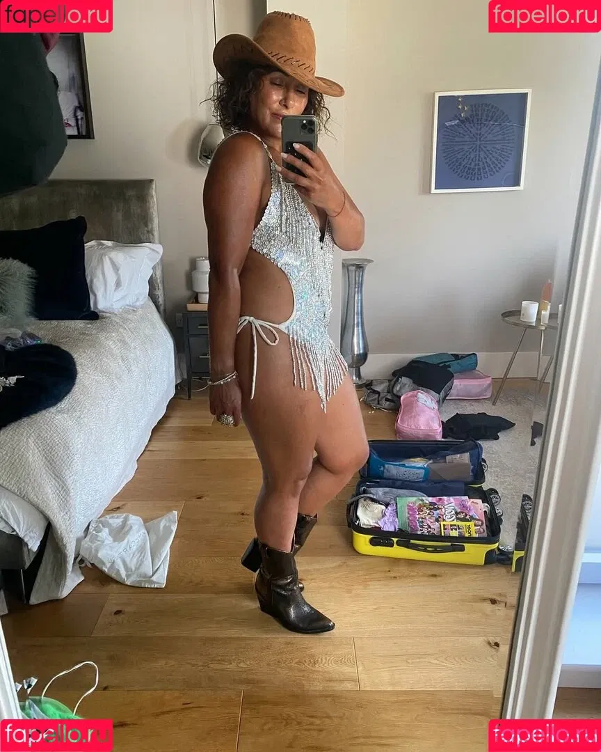 Saira Khan / iamsairakhan / sairasbum Onlyfans Photo Gallery 