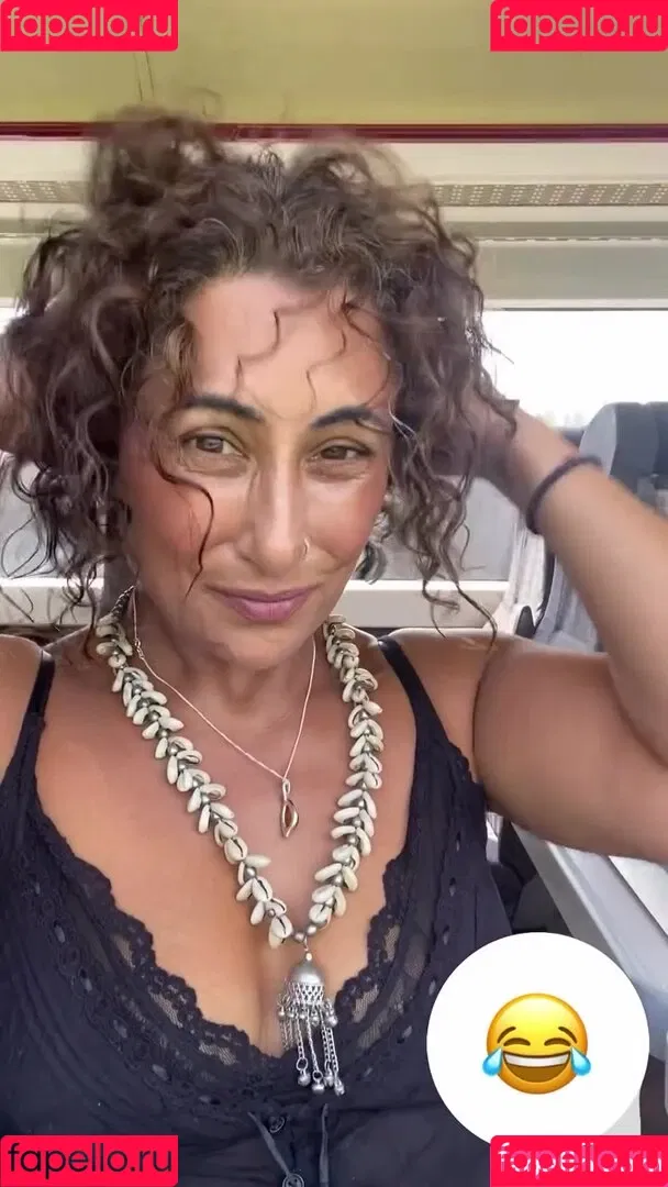 Saira Khan / iamsairakhan / sairasbum Onlyfans Photo Gallery 