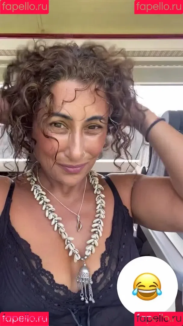 Saira Khan / iamsairakhan / sairasbum Onlyfans Photo Gallery 