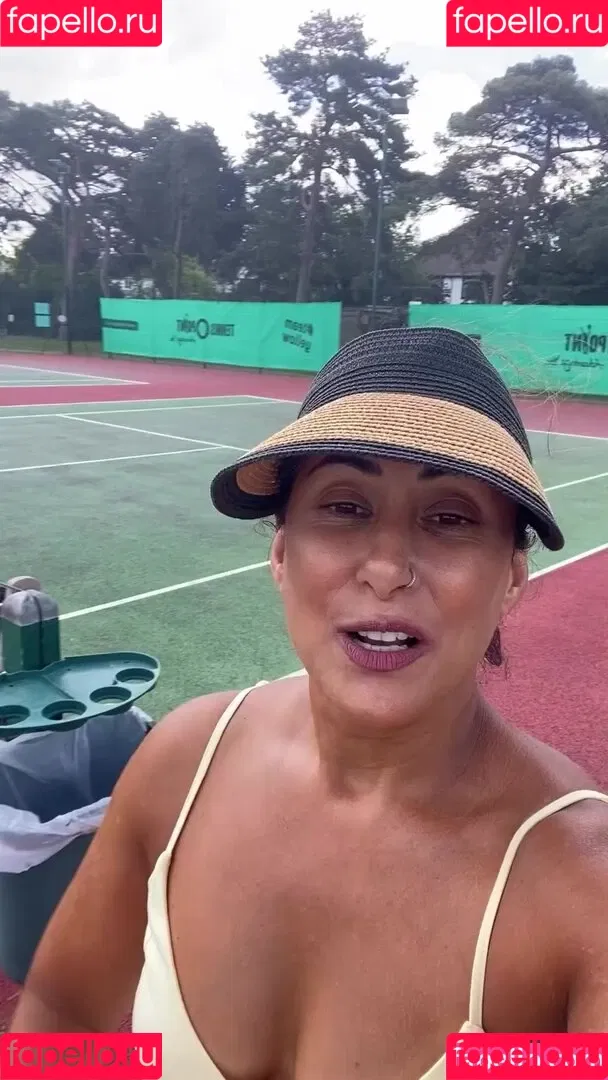 Saira Khan / iamsairakhan / sairasbum Onlyfans Photo Gallery 