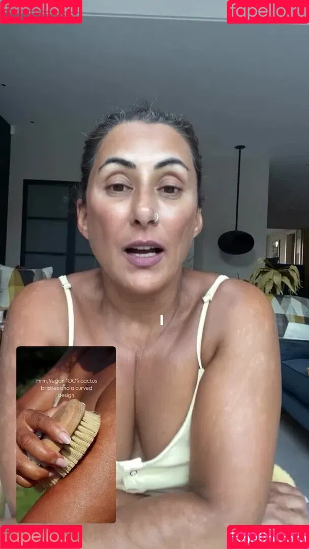 Saira Khan / iamsairakhan / sairasbum Onlyfans Photo Gallery 