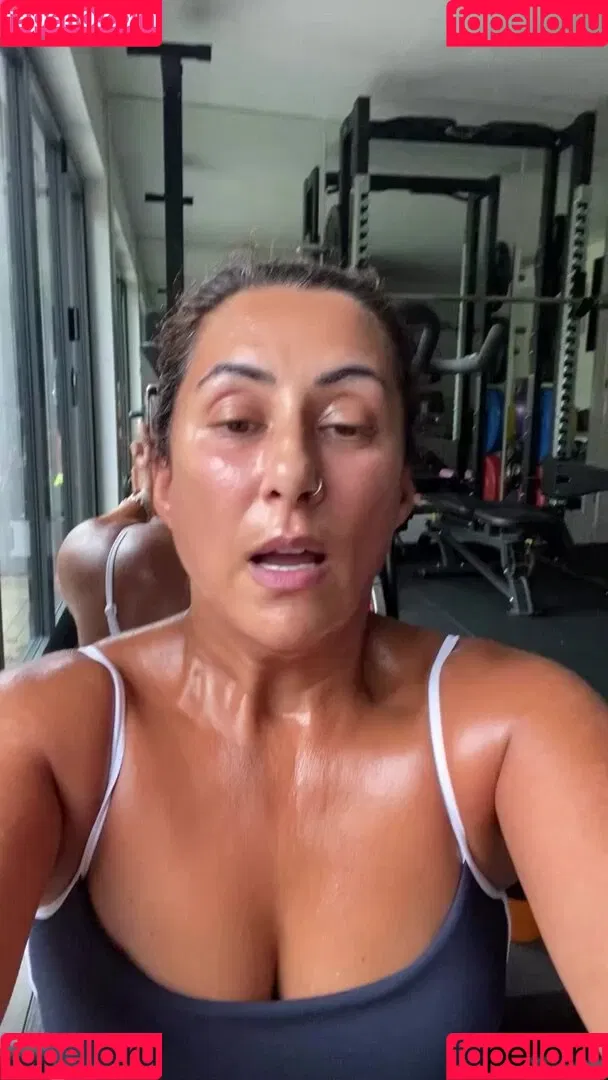 Saira Khan / iamsairakhan / sairasbum Onlyfans Photo Gallery 