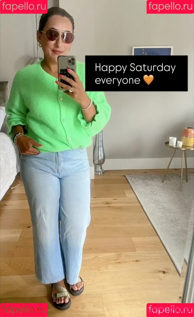 Saira Khan / iamsairakhan / sairasbum Onlyfans Photo Gallery 