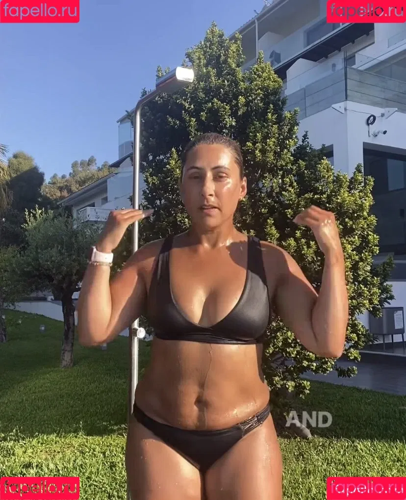 Saira Khan / iamsairakhan / sairasbum Onlyfans Photo Gallery 