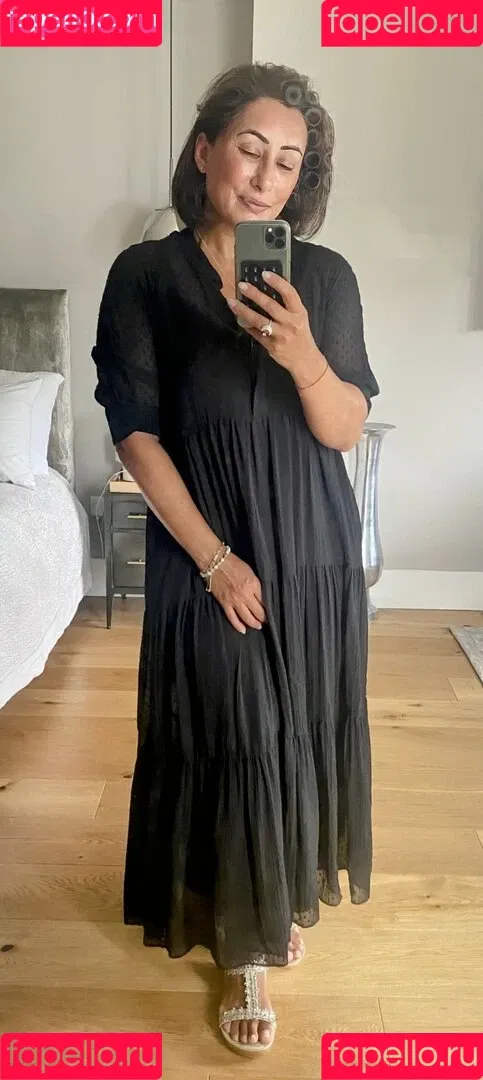 Saira Khan / iamsairakhan / sairasbum Onlyfans Photo Gallery 
