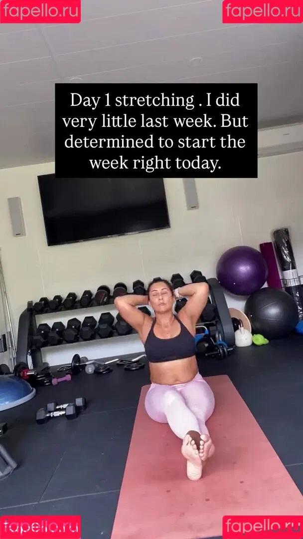 Saira Khan / iamsairakhan / sairasbum Onlyfans Photo Gallery 