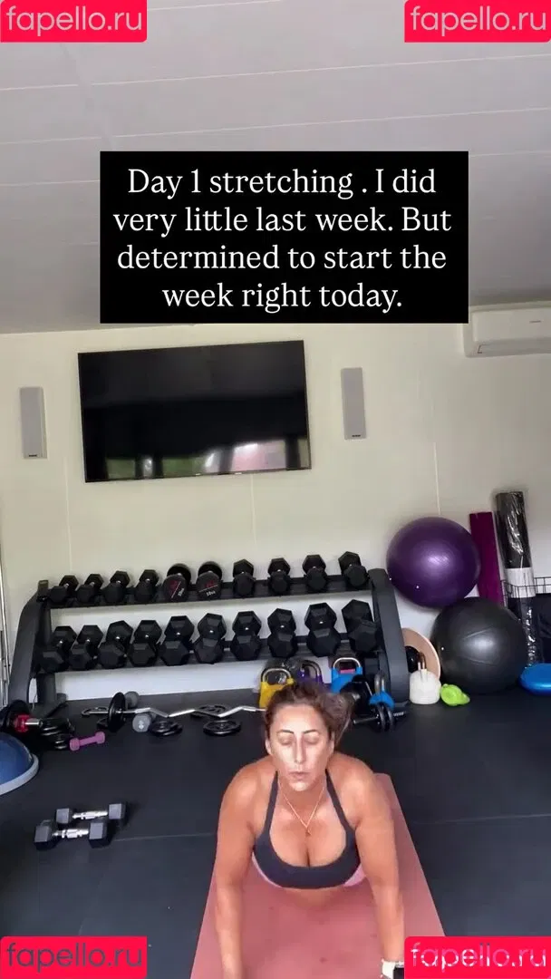 Saira Khan / iamsairakhan / sairasbum Onlyfans Photo Gallery 