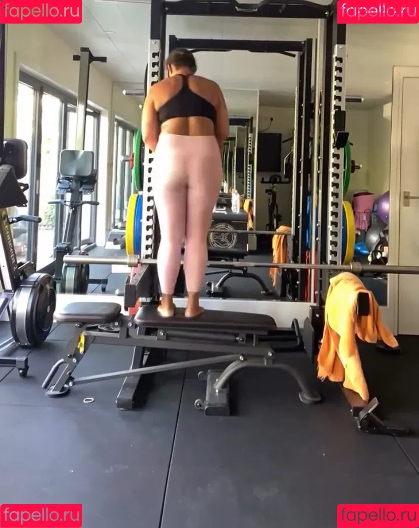 Saira Khan / iamsairakhan / sairasbum Onlyfans Photo Gallery 