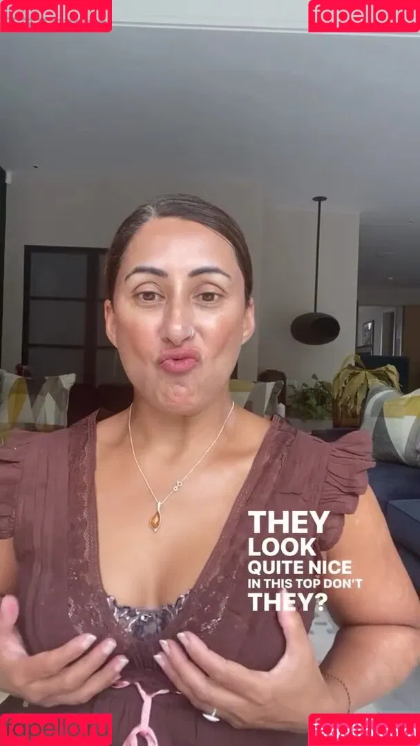 Saira Khan / iamsairakhan / sairasbum Onlyfans Photo Gallery 