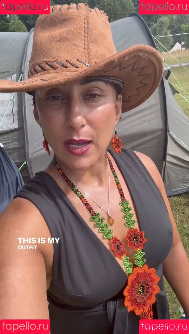 Saira Khan / iamsairakhan / sairasbum Onlyfans Photo Gallery 