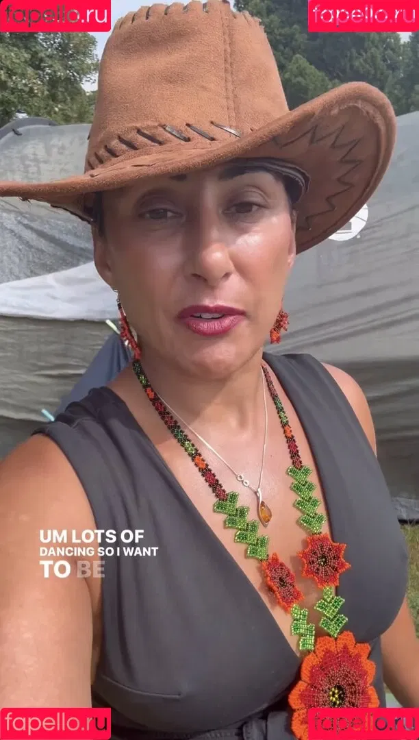 Saira Khan / iamsairakhan / sairasbum Onlyfans Photo Gallery 
