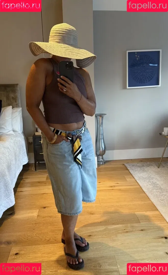 Saira Khan / iamsairakhan / sairasbum Onlyfans Photo Gallery 