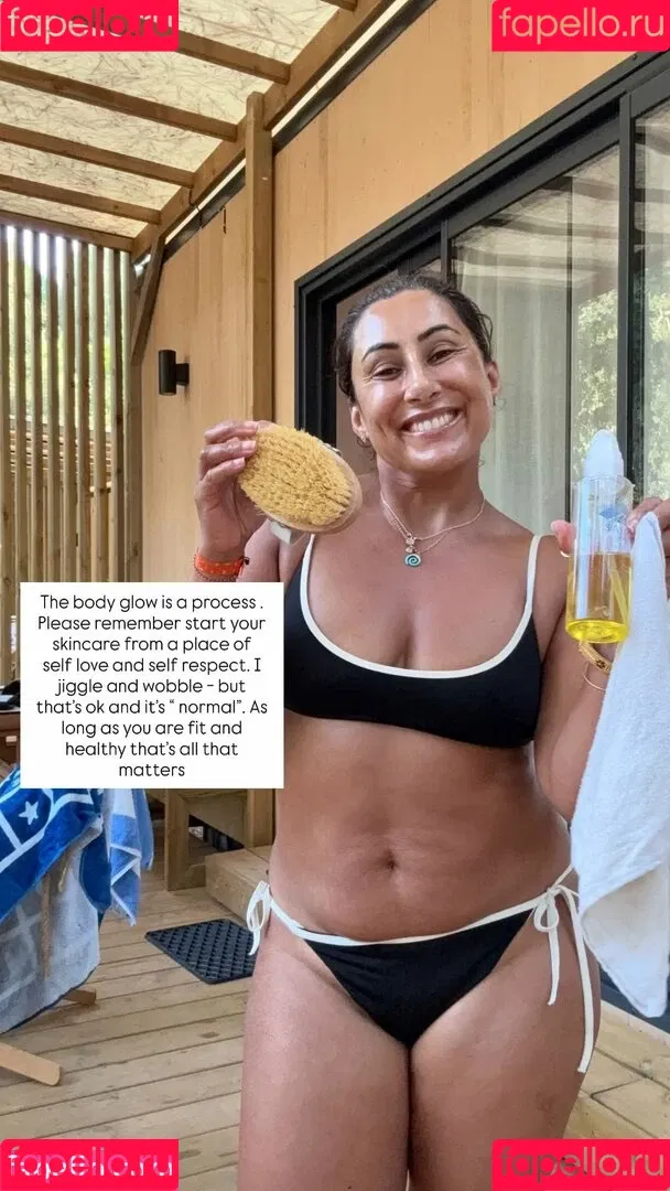 Saira Khan / iamsairakhan / sairasbum Onlyfans Photo Gallery 