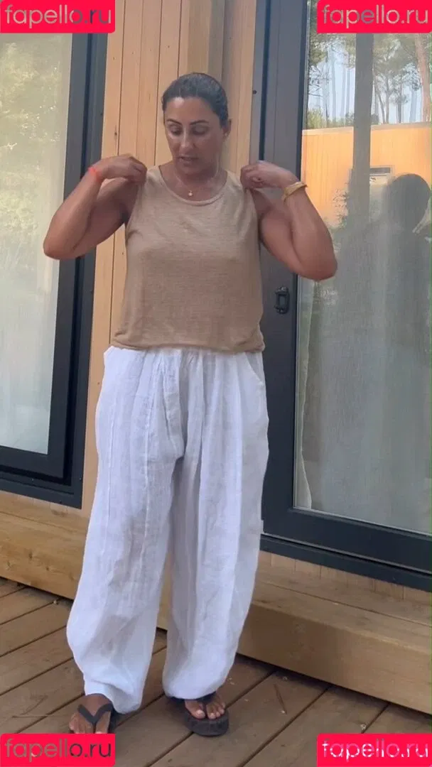 Saira Khan / iamsairakhan / sairasbum Onlyfans Photo Gallery 