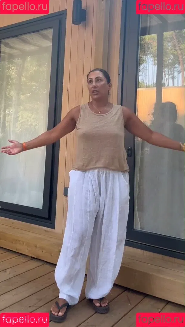Saira Khan / iamsairakhan / sairasbum Onlyfans Photo Gallery 