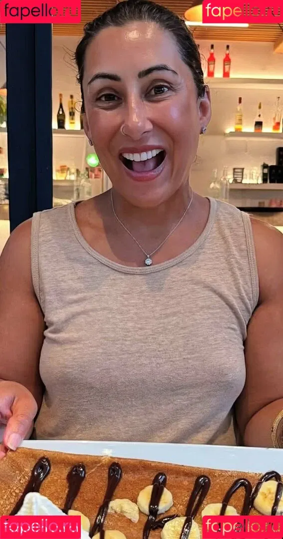 Saira Khan / iamsairakhan / sairasbum Onlyfans Photo Gallery 