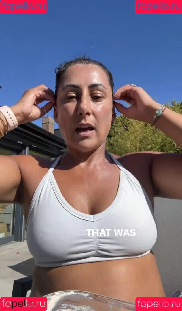 Saira Khan / iamsairakhan / sairasbum Onlyfans Photo Gallery 