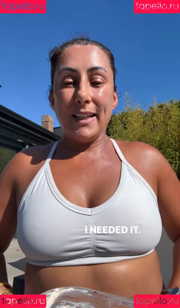Saira Khan / iamsairakhan / sairasbum Onlyfans Photo Gallery 