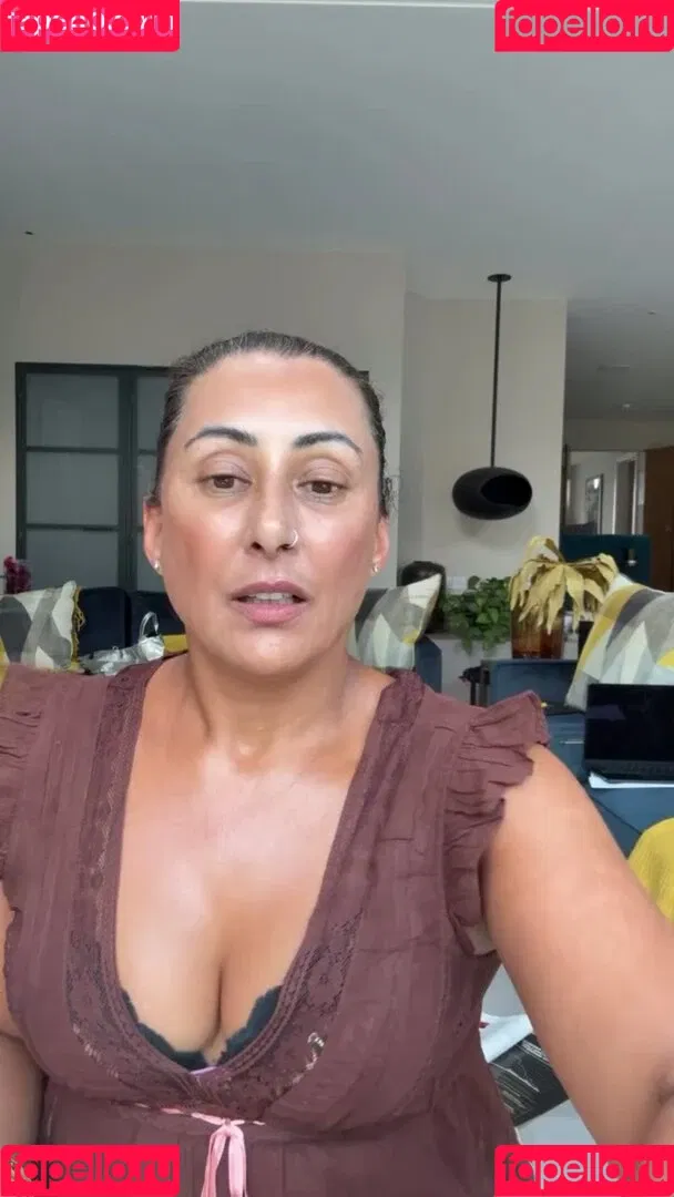Saira Khan / iamsairakhan / sairasbum Onlyfans Photo Gallery 