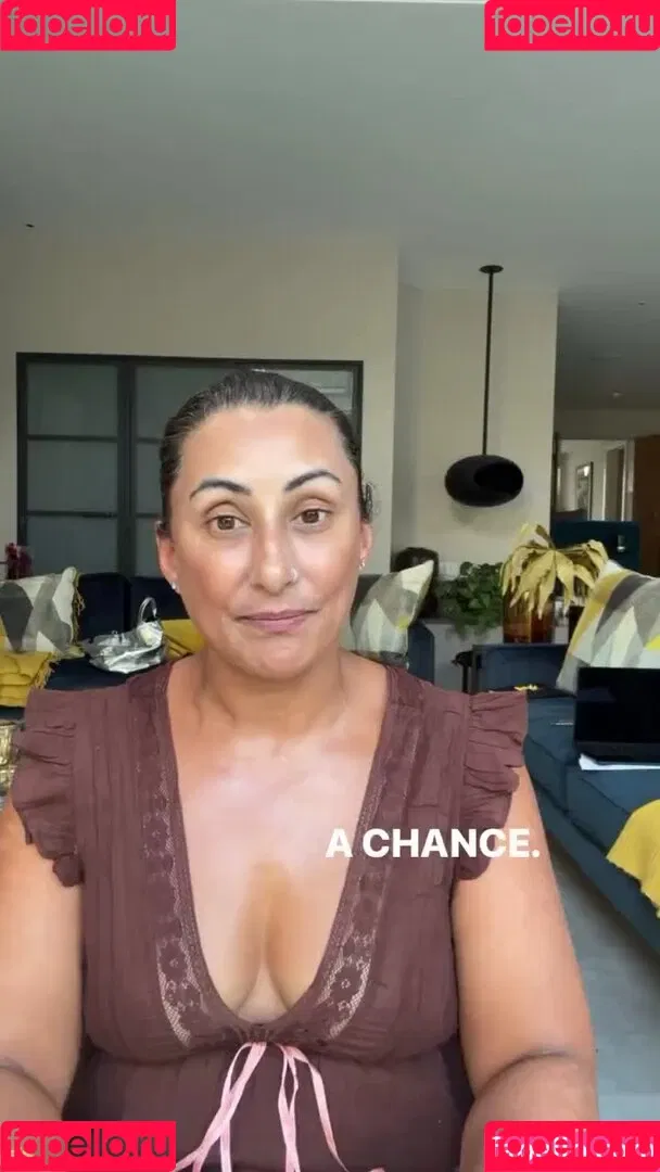 Saira Khan / iamsairakhan / sairasbum Onlyfans Photo Gallery 