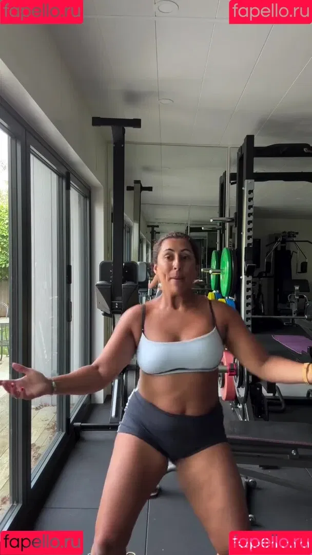 Saira Khan / iamsairakhan / sairasbum Onlyfans Photo Gallery 