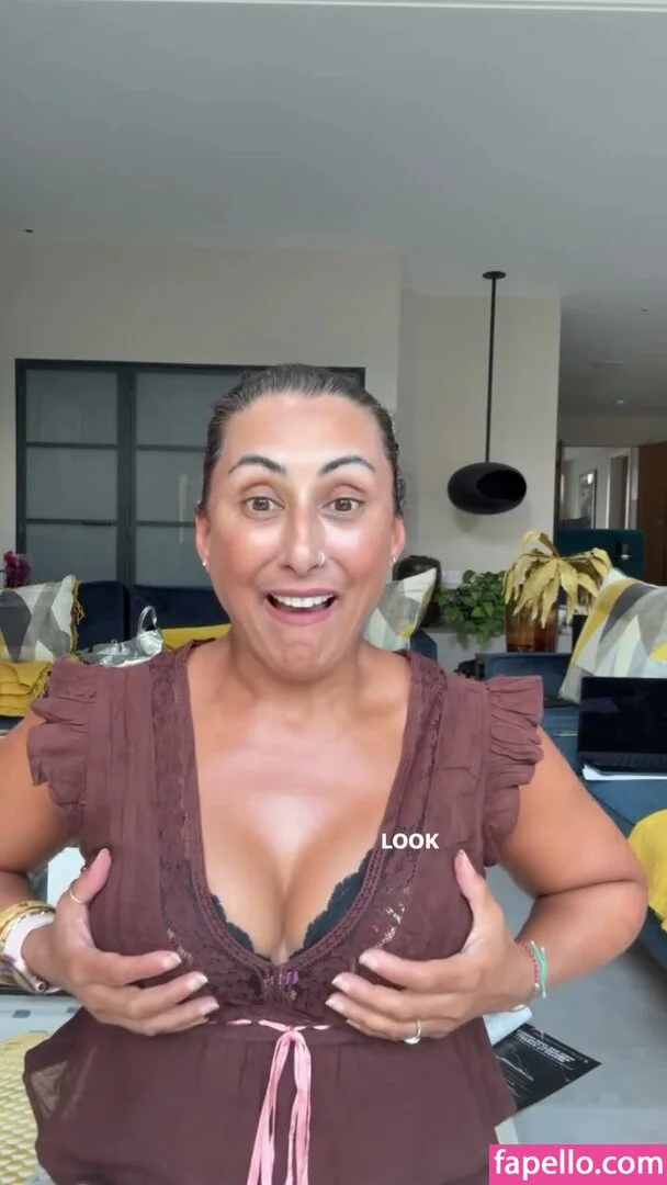 Saira Khan Nude Onlyfans Photo 51