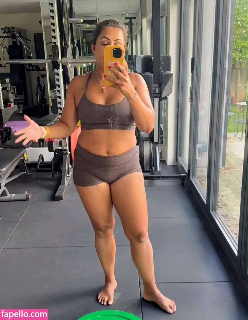 Saira Khan Nude Onlyfans Photo 33