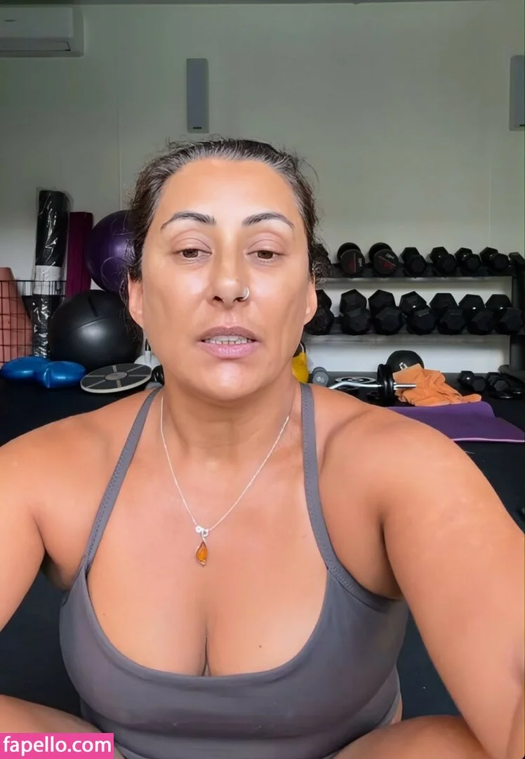 Saira Khan Nude Onlyfans Photo 32
