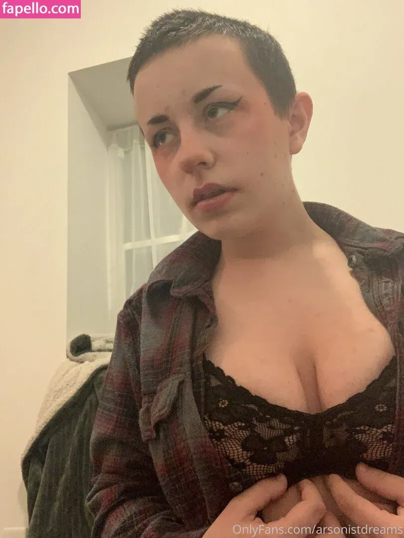 arsonistdreams / immagobeabean Onlyfans Photo Gallery 