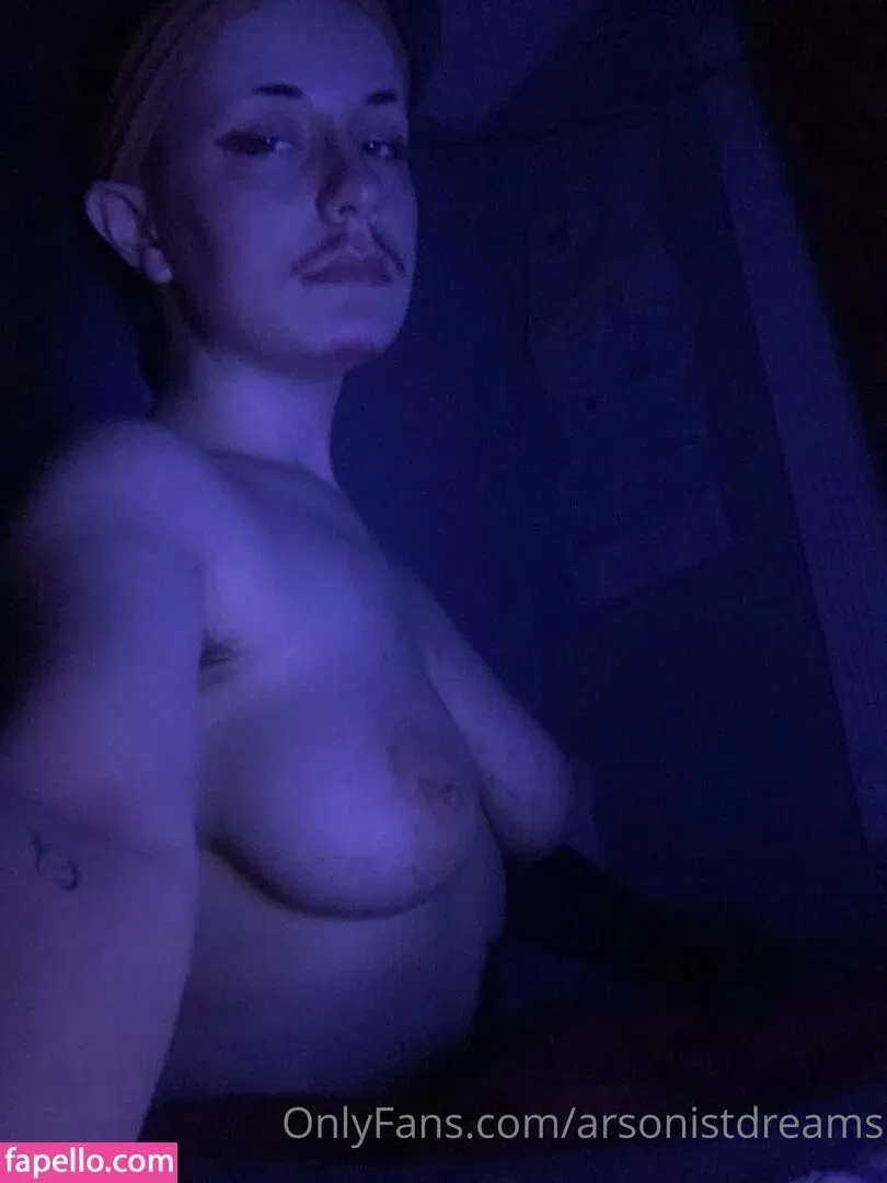 arsonistdreams / immagobeabean Onlyfans Photo Gallery 