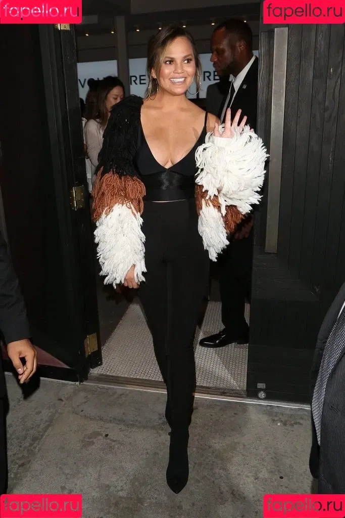 Chrissy Teigen / ChrissyTeigen Onlyfans Photo Gallery 