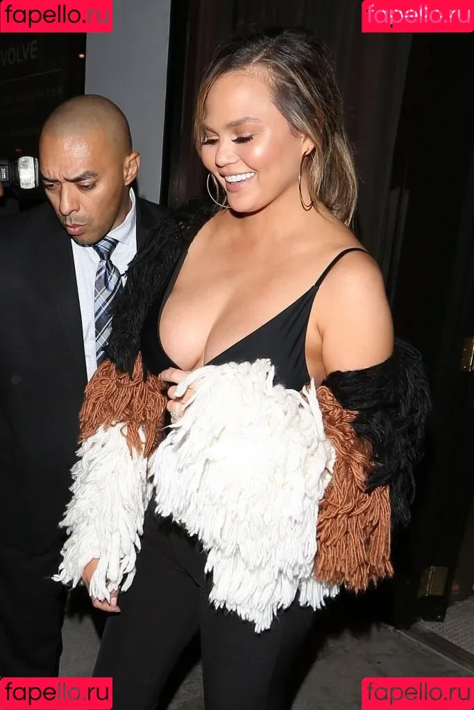 Chrissy Teigen / ChrissyTeigen Onlyfans Photo Gallery 