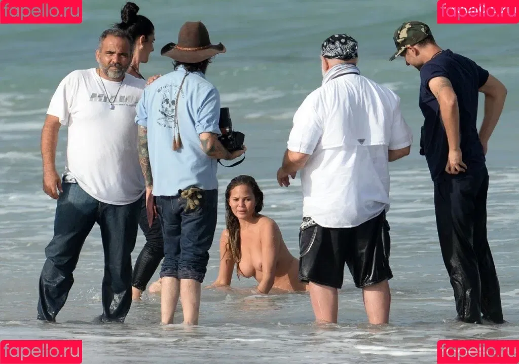 Chrissy Teigen / ChrissyTeigen Onlyfans Photo Gallery 